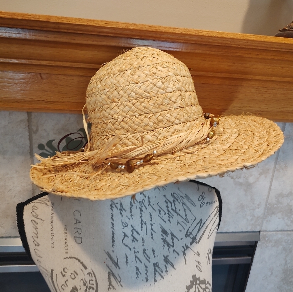 Sun N Sand Straw Hat With Jewel Assessory! - Picture 8 of 9
